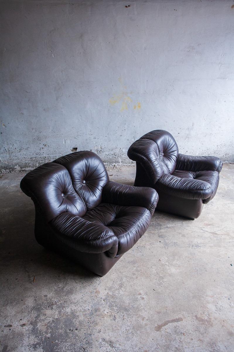 Set of 2 mid-century club chairs in dark brown leather