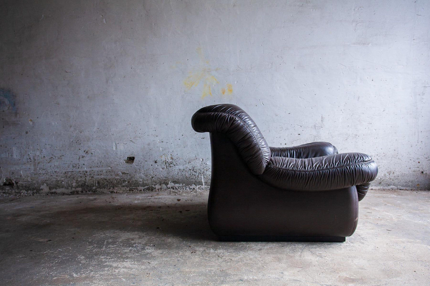 Set of 2 mid-century club chairs in dark brown leather