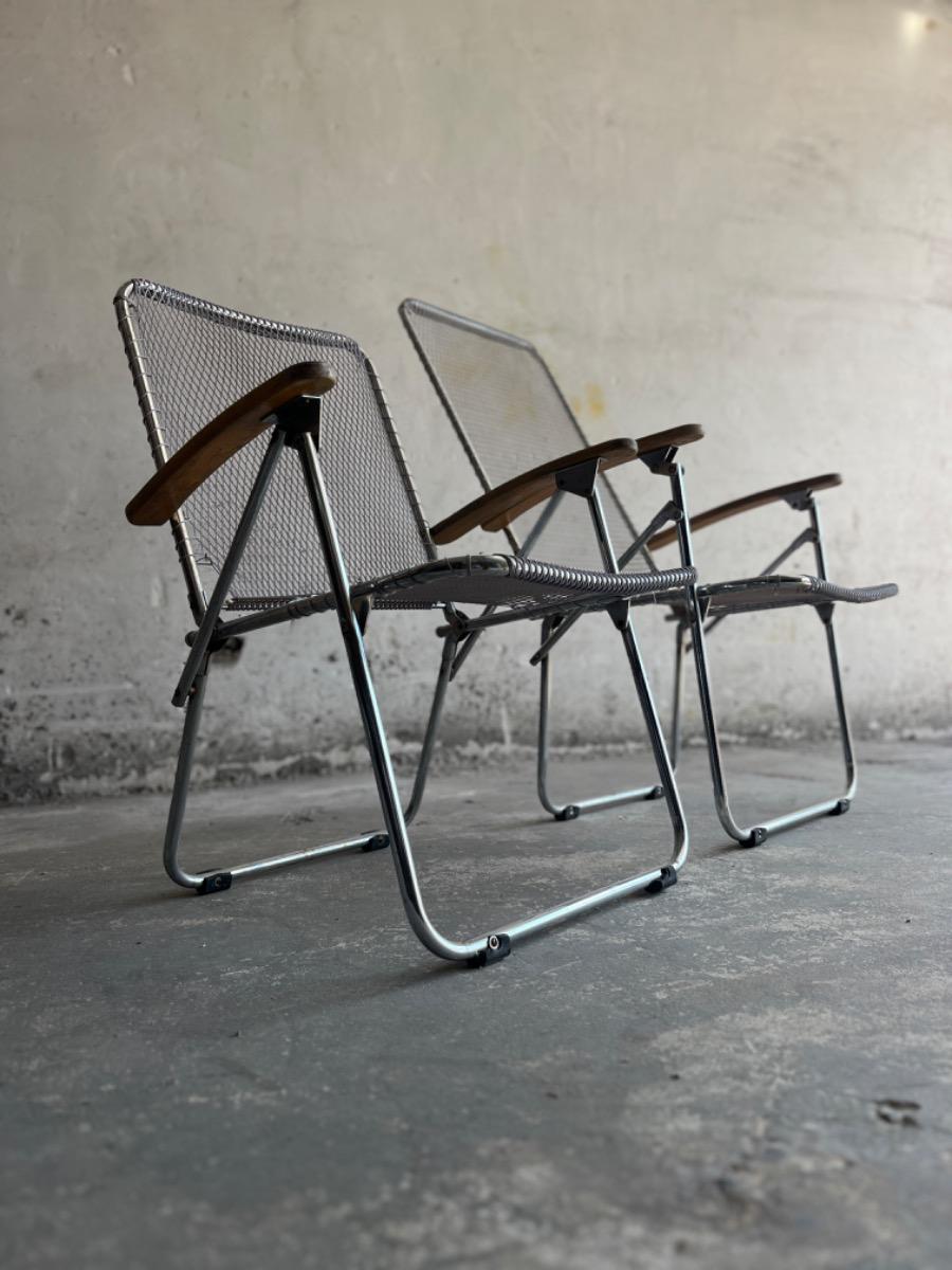 Set of two vintage folding chairs with wire frame in aluminum