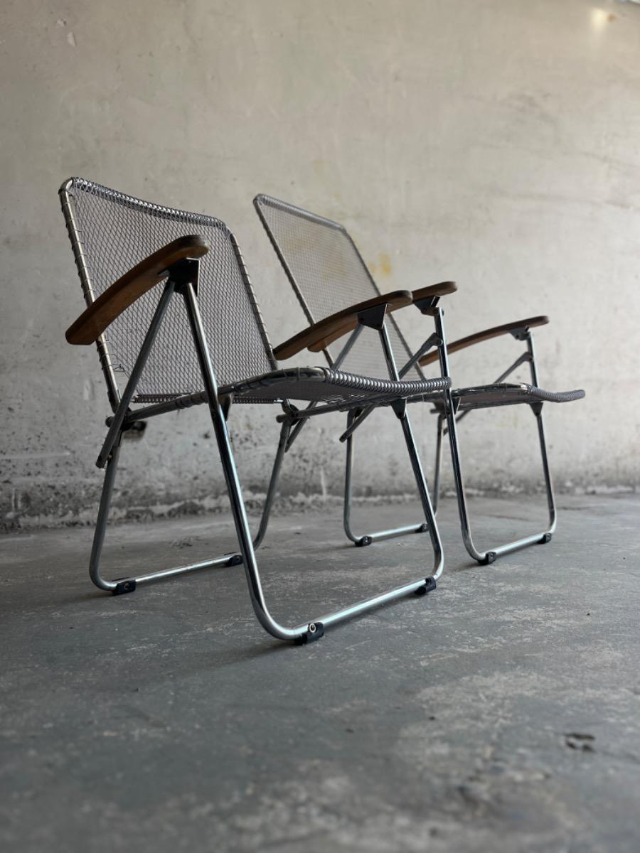 Set of two vintage folding chairs with wire frame in aluminum