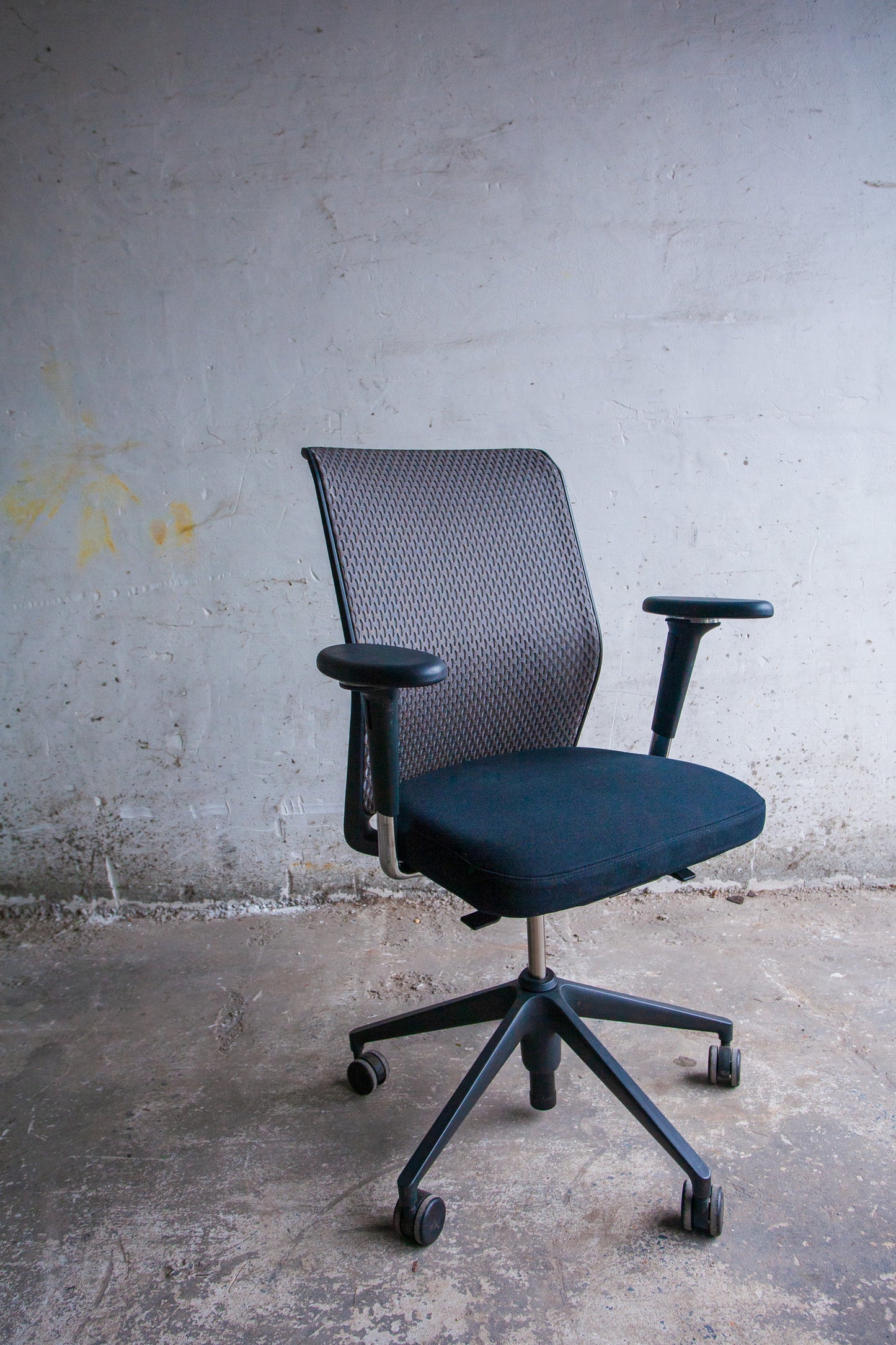 Vitra ID Trim Office Chair by Antonio Citterio