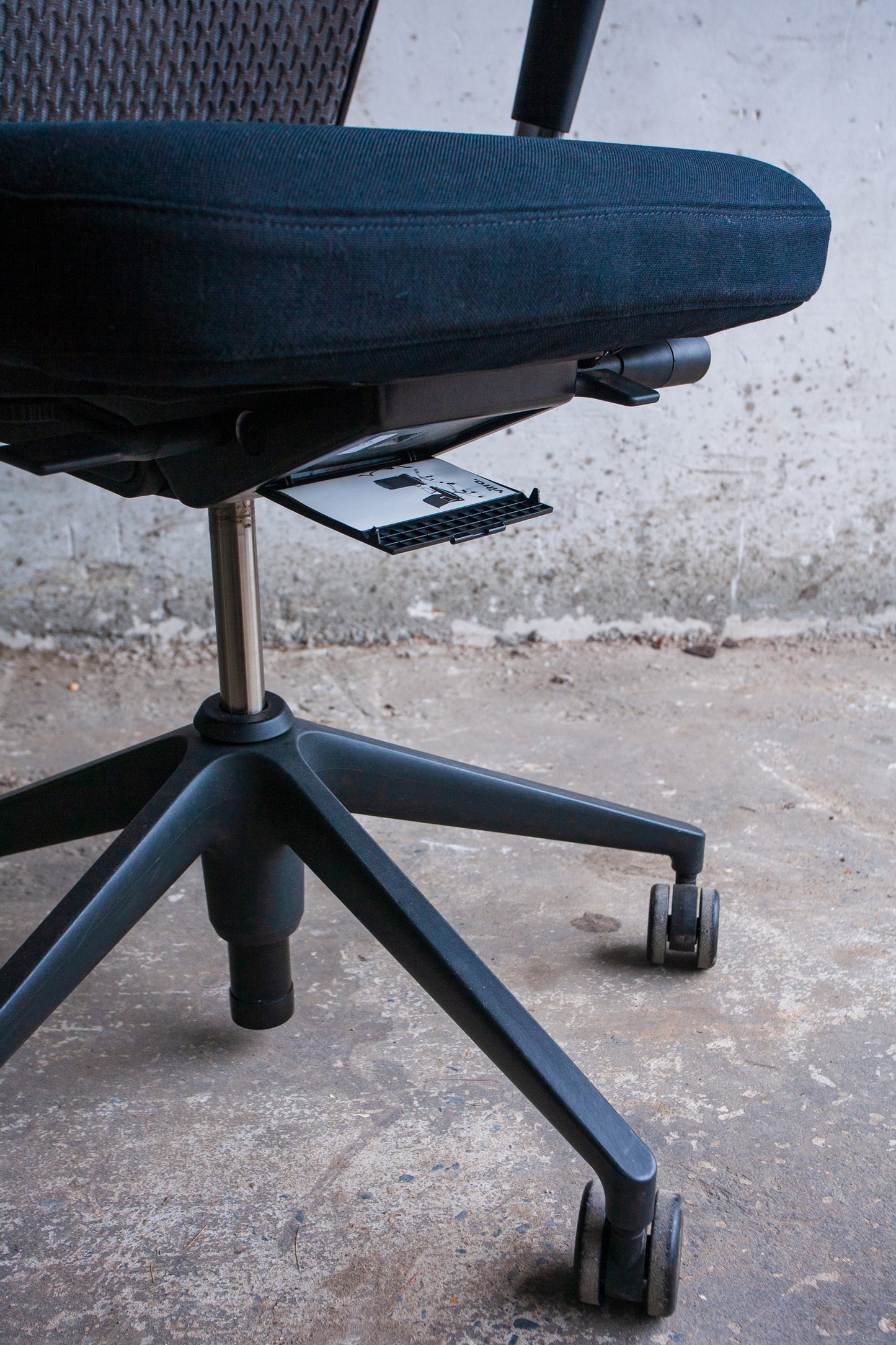 Vitra ID Trim Office Chair by Antonio Citterio