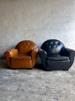 PAIR OF INTERBELLUM CLUB LOUNGE CHAIRS IN COGNAC BROWN & JET BLACK COLOUR, 1930S