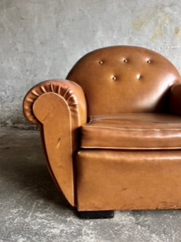 PAIR OF INTERBELLUM CLUB LOUNGE CHAIRS IN COGNAC BROWN & JET BLACK COLOUR, 1930S