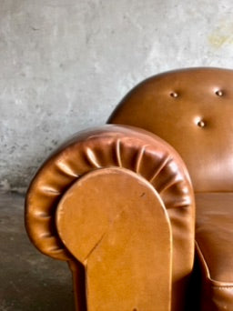 PAIR OF INTERBELLUM CLUB LOUNGE CHAIRS IN COGNAC BROWN & JET BLACK COLOUR, 1930S