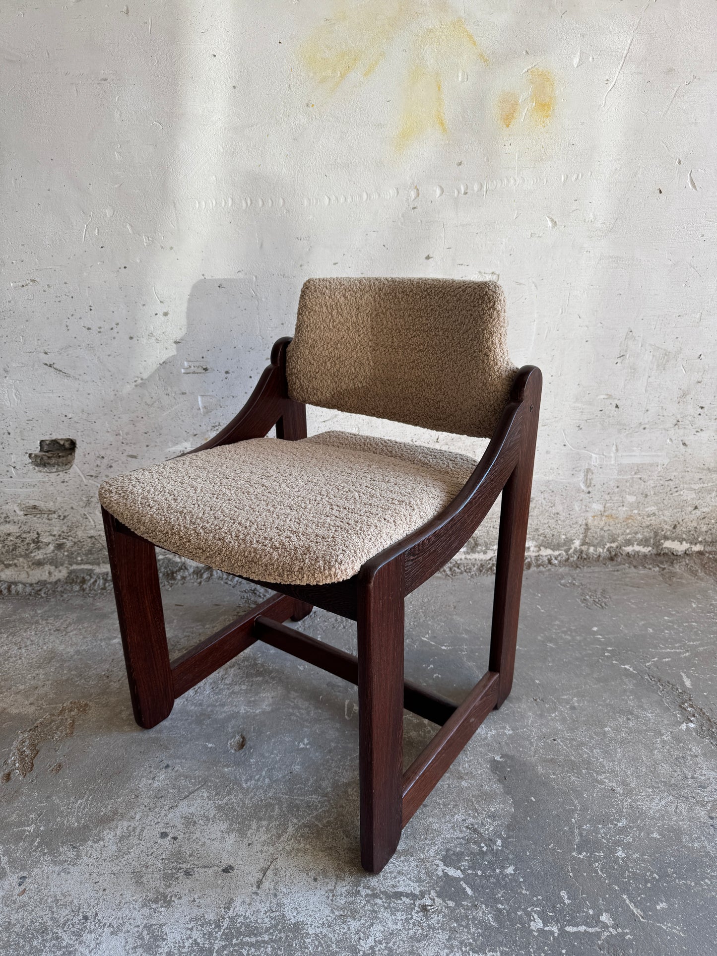 Mid-century eetkamerset met witte tafel en 4 stoelen