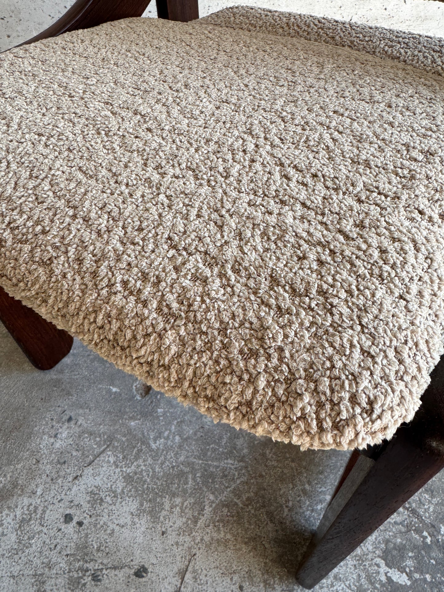 Mid-century eetkamerset met witte tafel en 4 stoelen