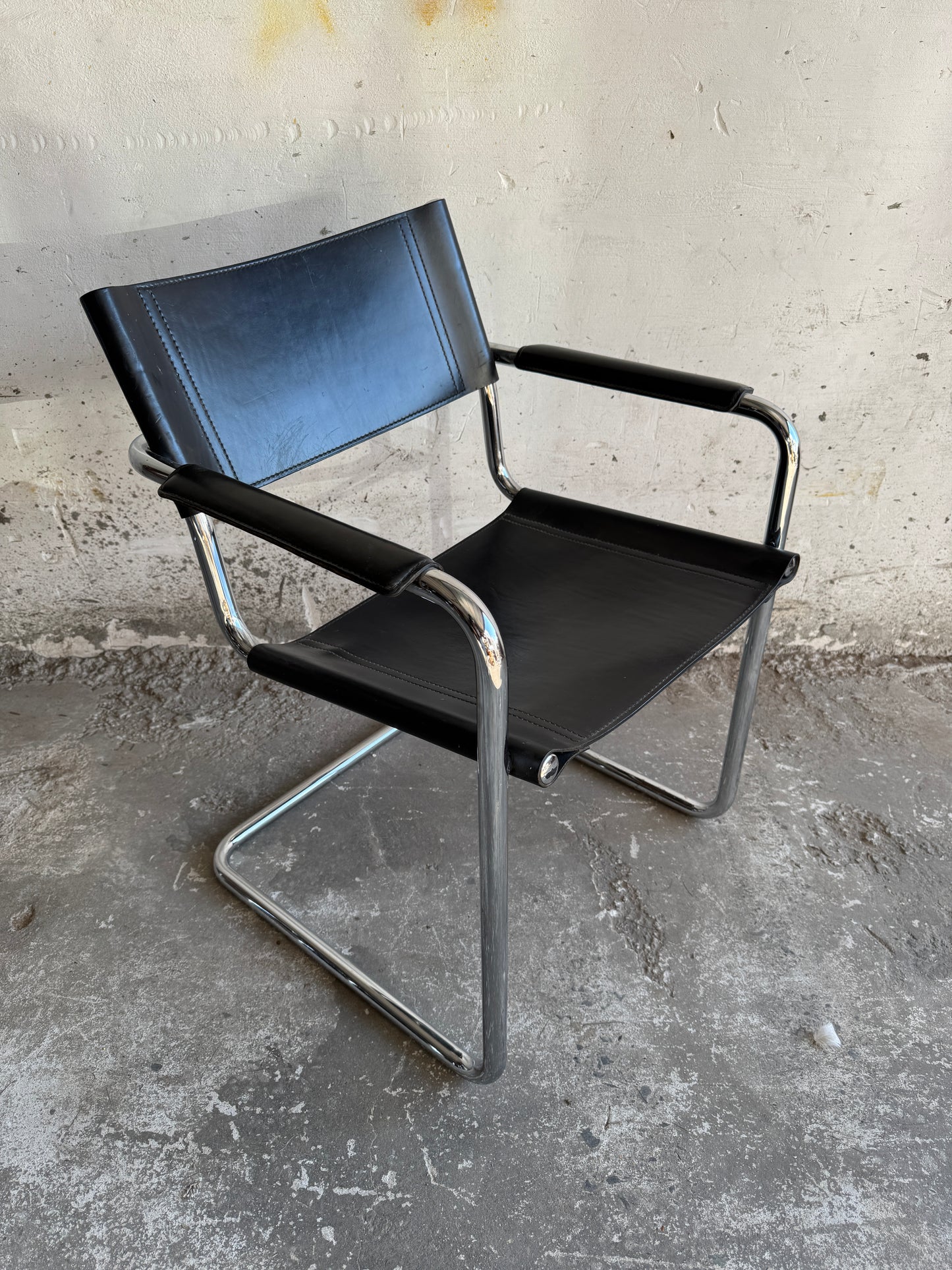 Set of 4 Matteo Grassi chairs in black leather