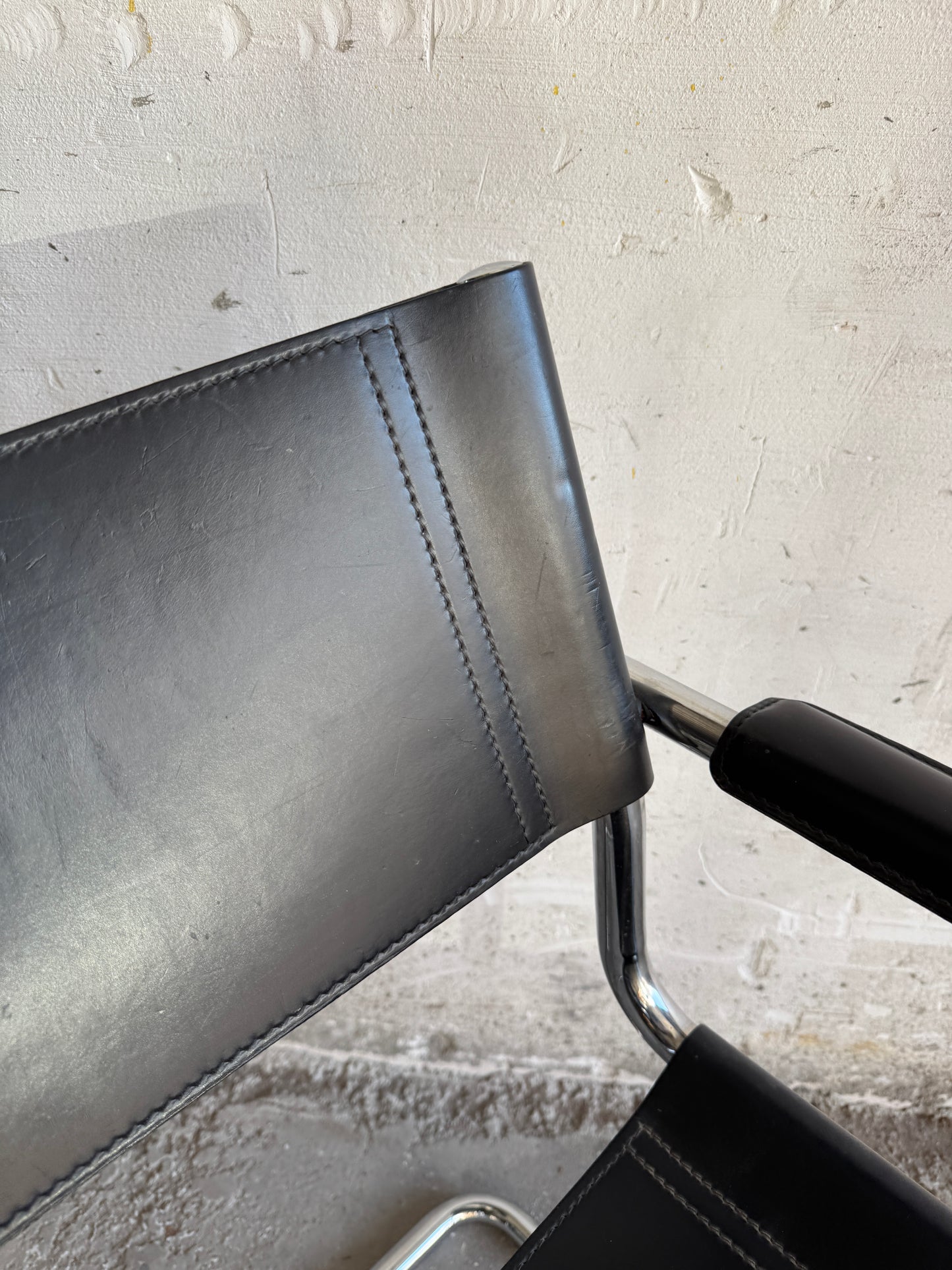 Set of 4 Matteo Grassi chairs in black leather