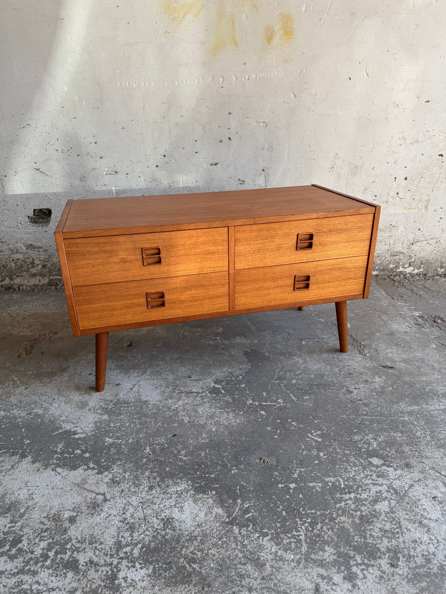 Deense ladekast van Millenium Design in teakhout