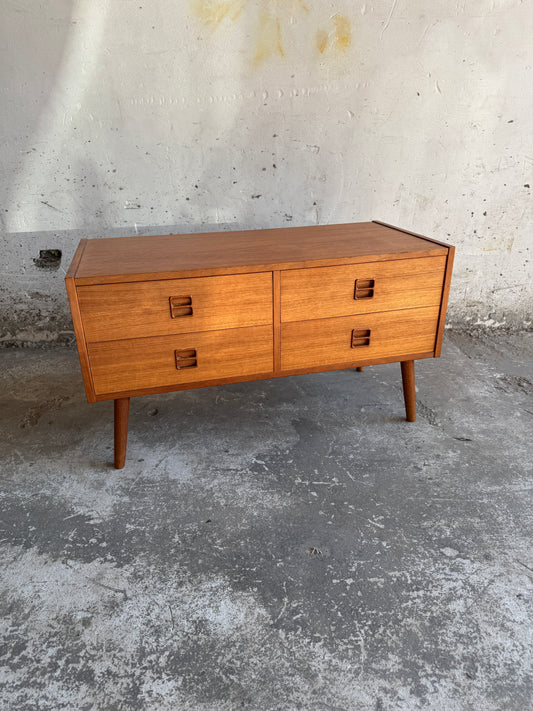 Deense ladekast van Millenium Design in teakhout