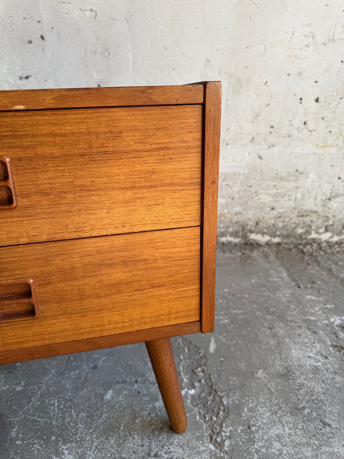 Deense ladekast van Millenium Design in teakhout