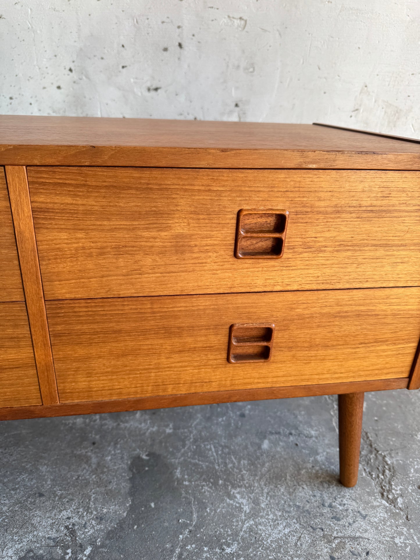 Deense ladekast van Millenium Design in teakhout