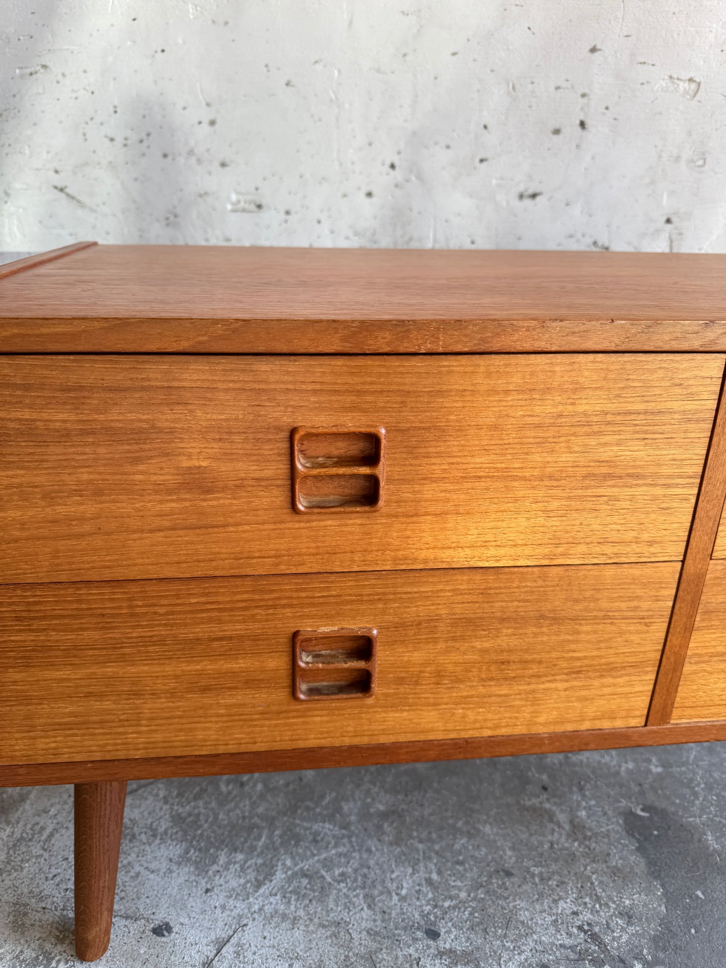Deense ladekast van Millenium Design in teakhout