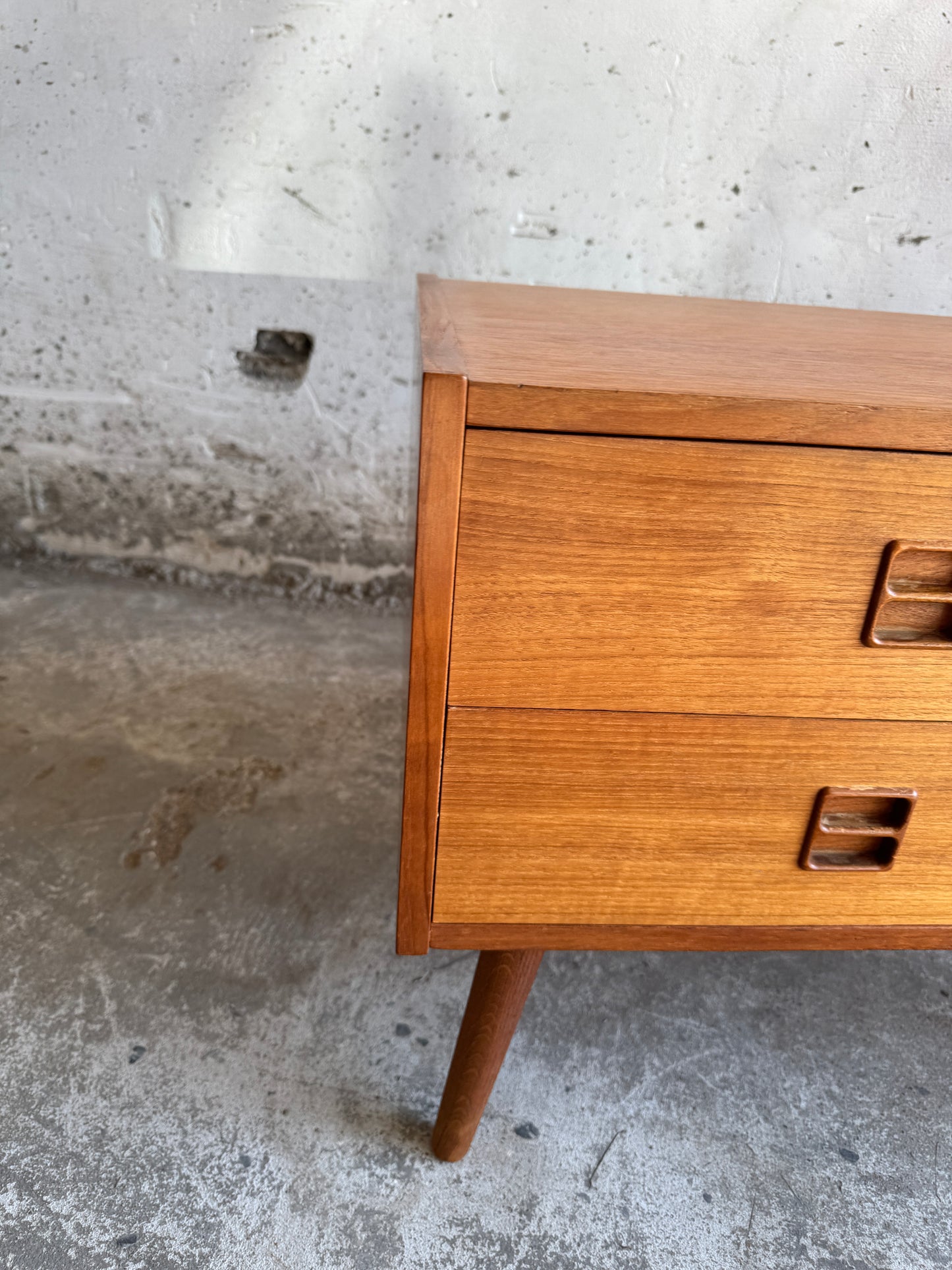 Deense ladekast van Millenium Design in teakhout