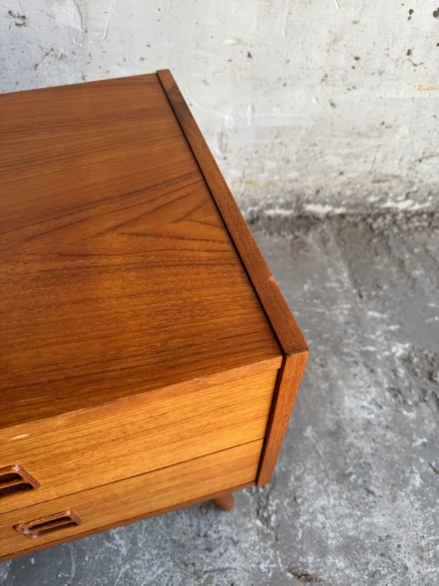 Deense ladekast van Millenium Design in teakhout