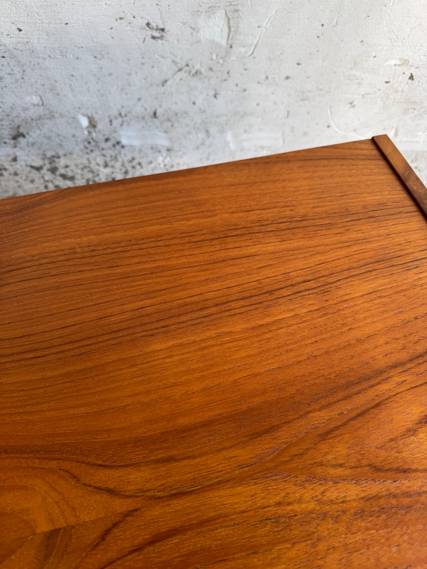 Deense ladekast van Millenium Design in teakhout