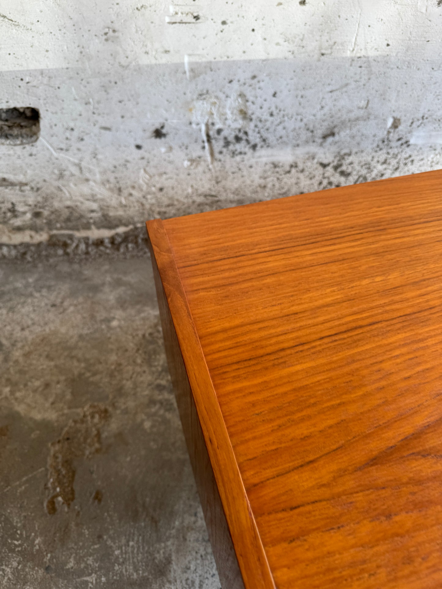Deense ladekast van Millenium Design in teakhout