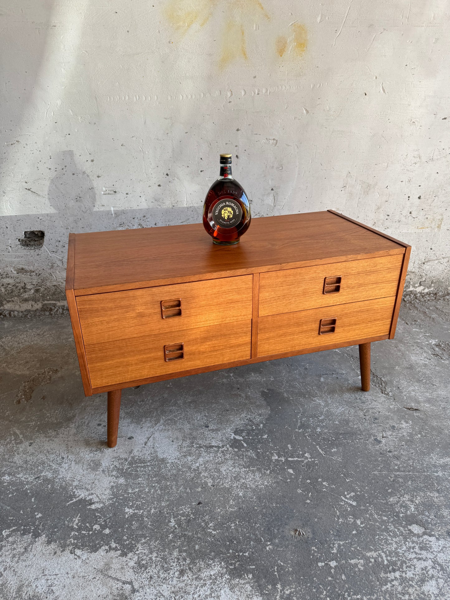 Deense ladekast van Millenium Design in teakhout