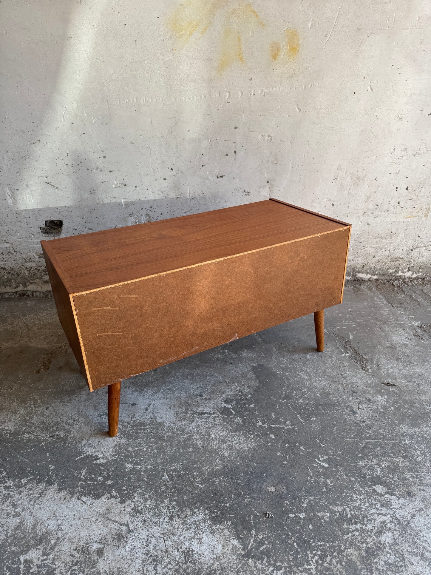Deense ladekast van Millenium Design in teakhout