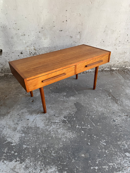 Lage Deense kast van Millenium Design in teakhout