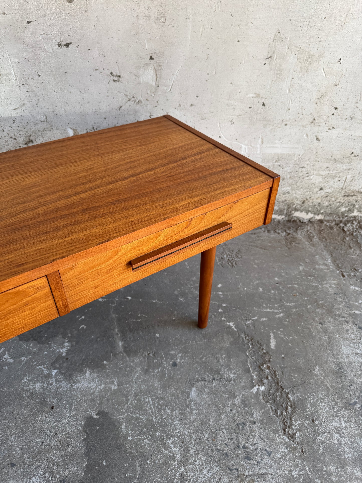Meuble bas danois en teck par Millenium Design