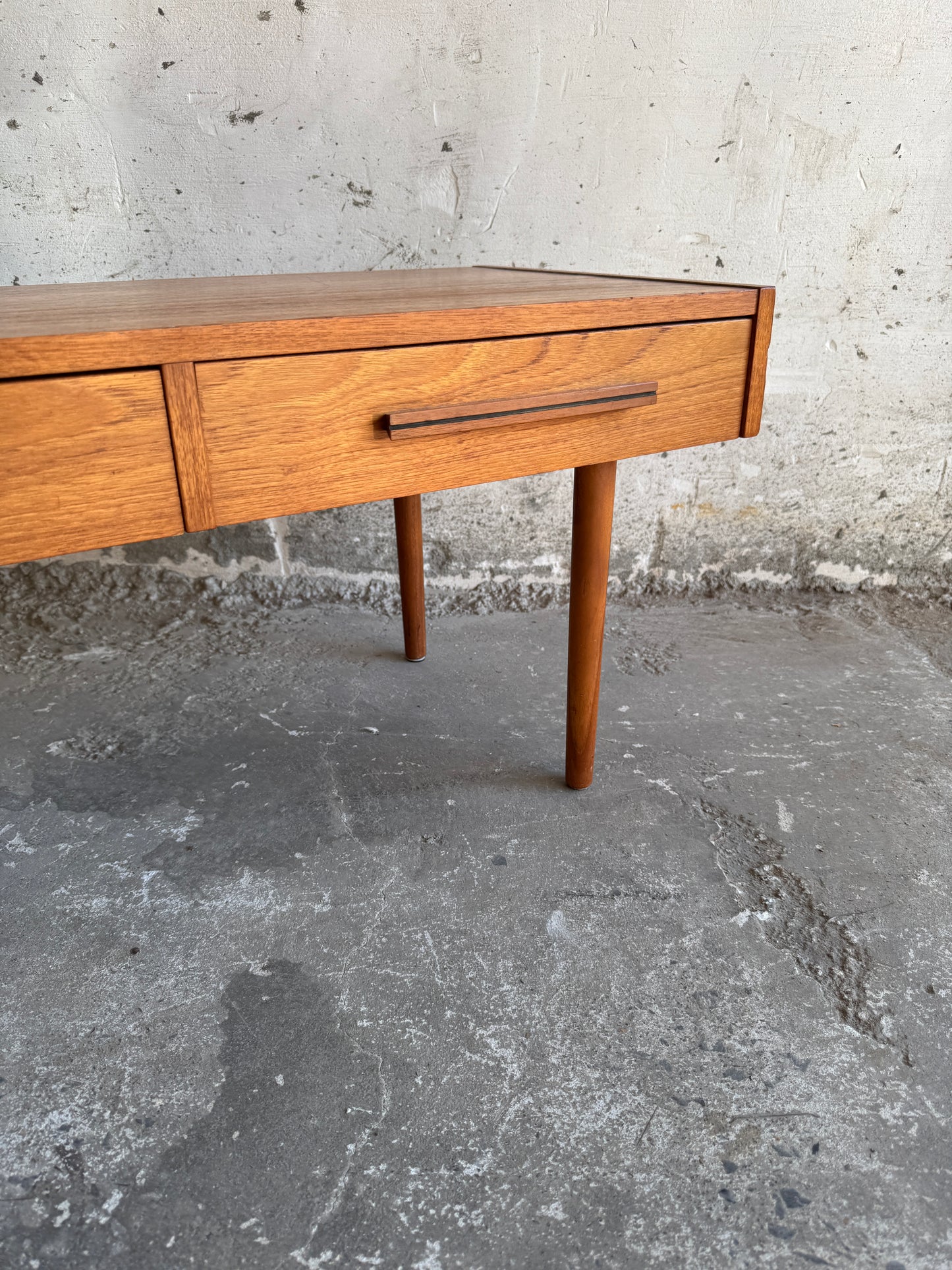 Meuble bas danois en teck par Millenium Design