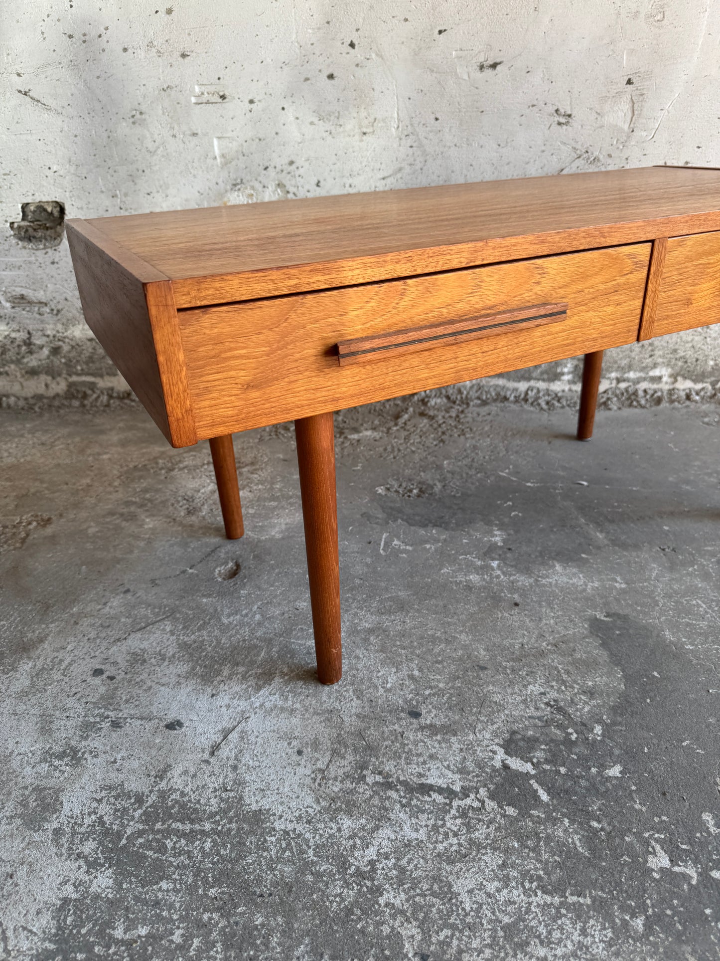 Meuble bas danois en teck par Millenium Design