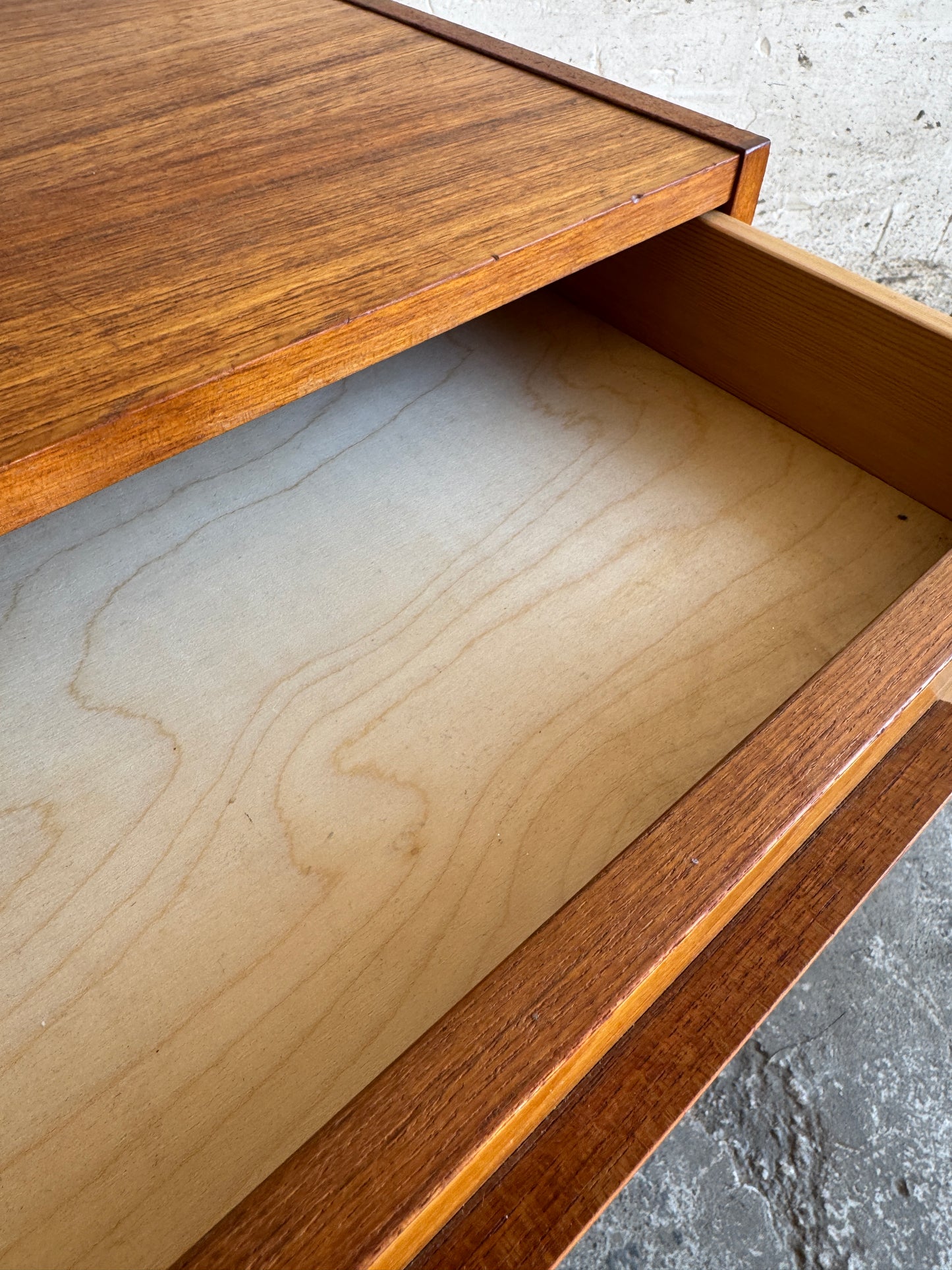 Meuble bas danois en teck par Millenium Design