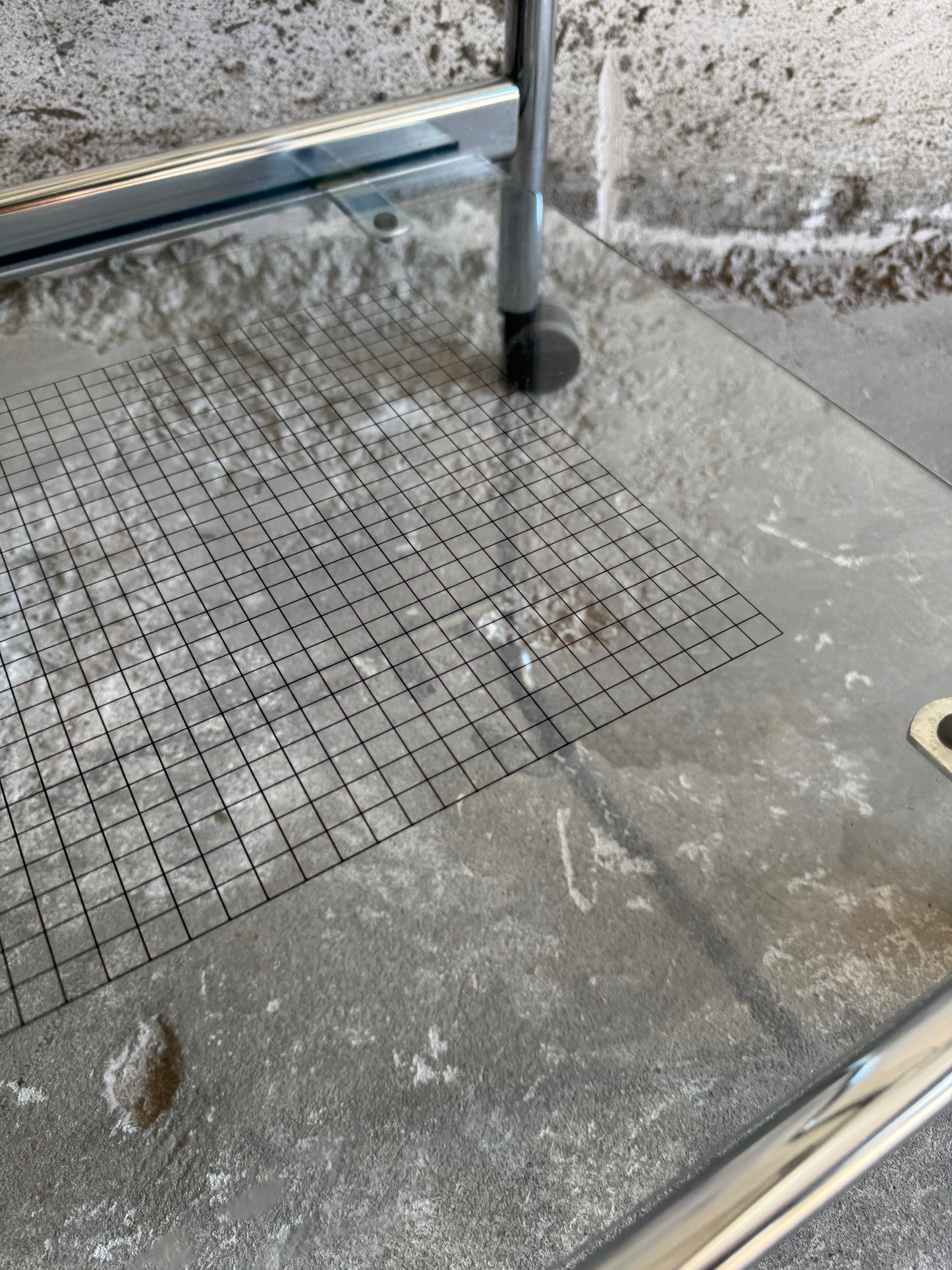 Vintage serveerwagen in chroom en glas