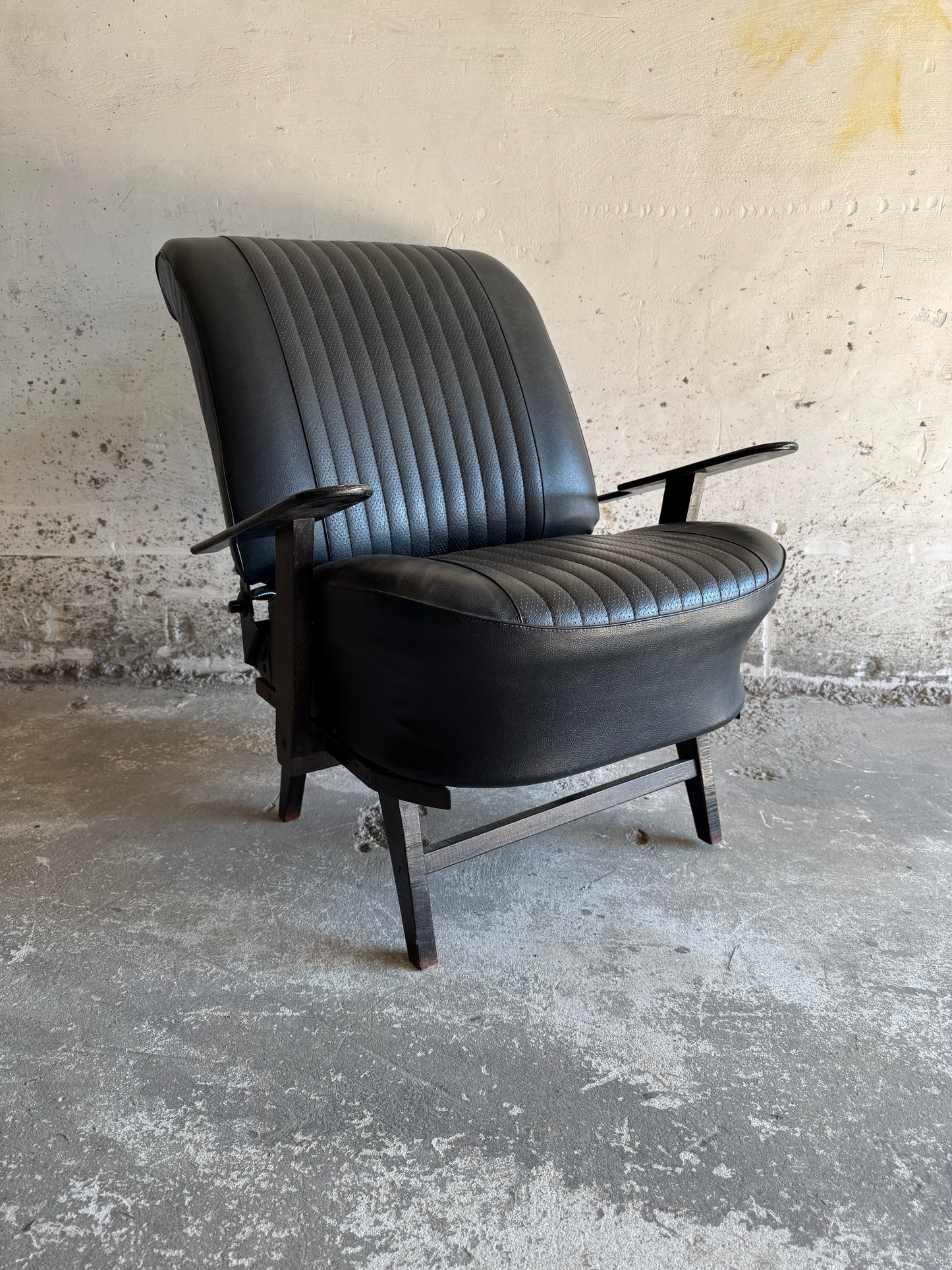 Vintage racestoel in zwart imitatieleer