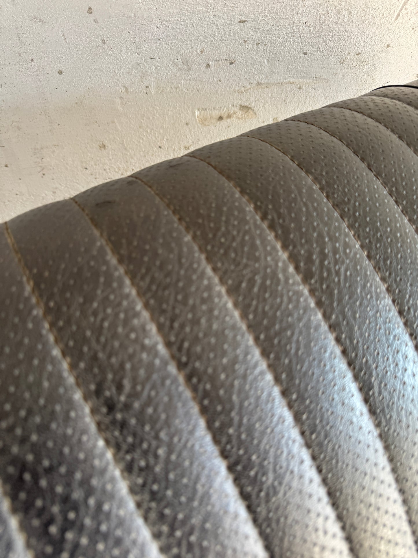 Vintage racestoel in zwart imitatieleer