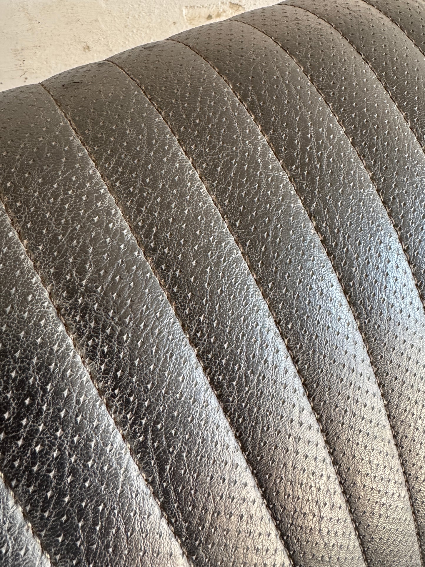 Vintage racestoel in zwart imitatieleer