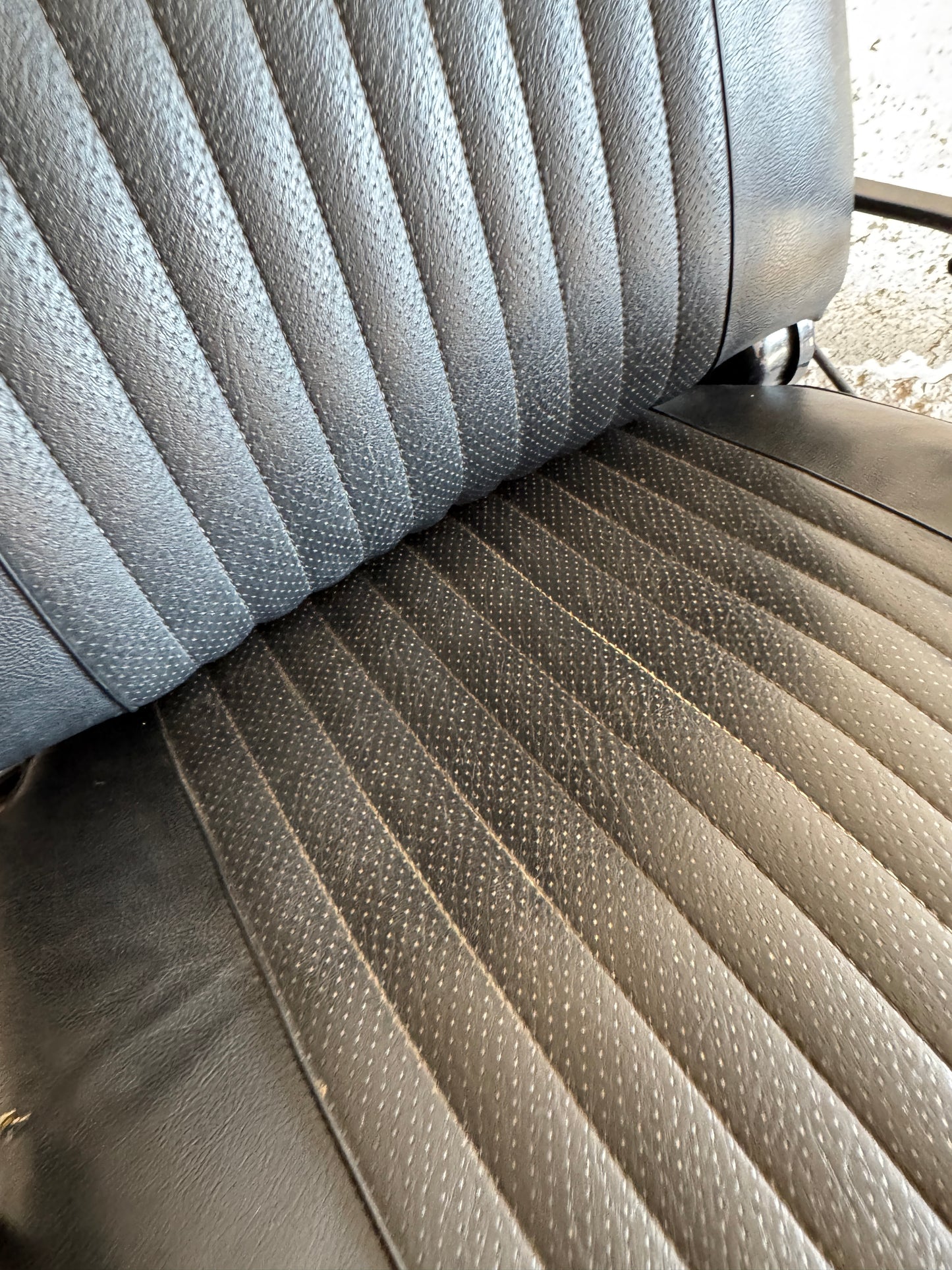 Vintage racestoel in zwart imitatieleer