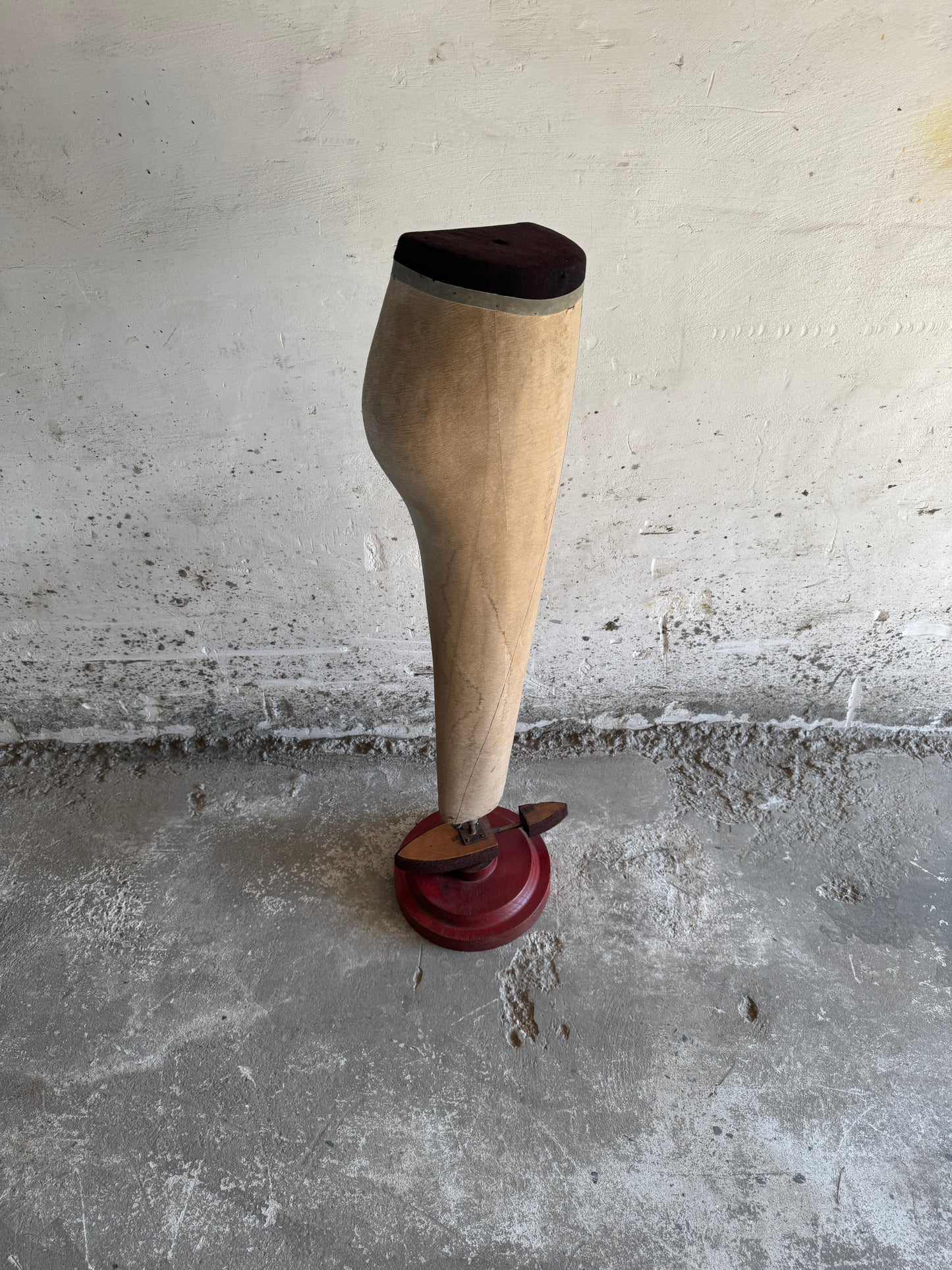 Vintage display leg by Moch Tigurem Köln – sculptural display object