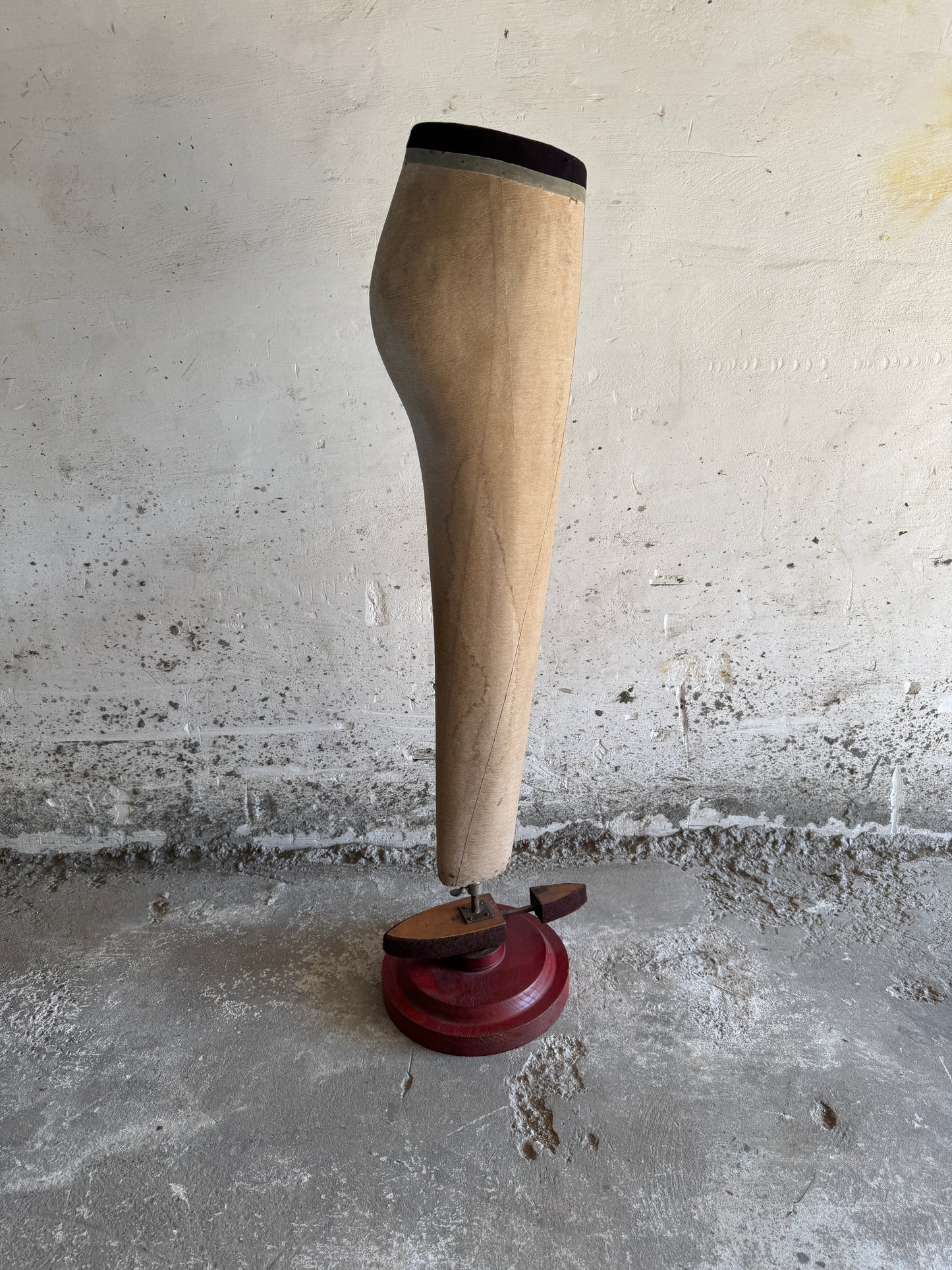 Vintage display leg by Moch Tigurem Köln – sculptural display object
