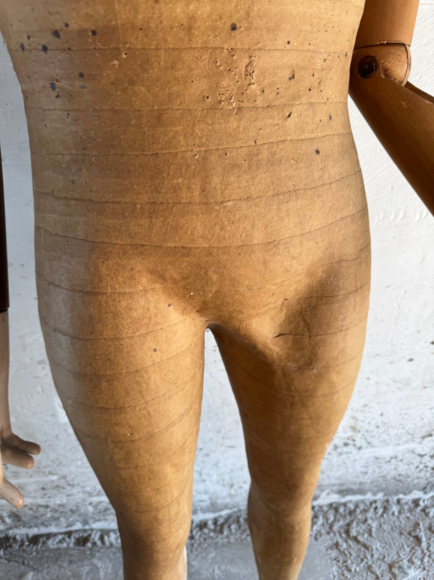 Antique dress form in wood and papier-mâché – Moch Tigurem Köln