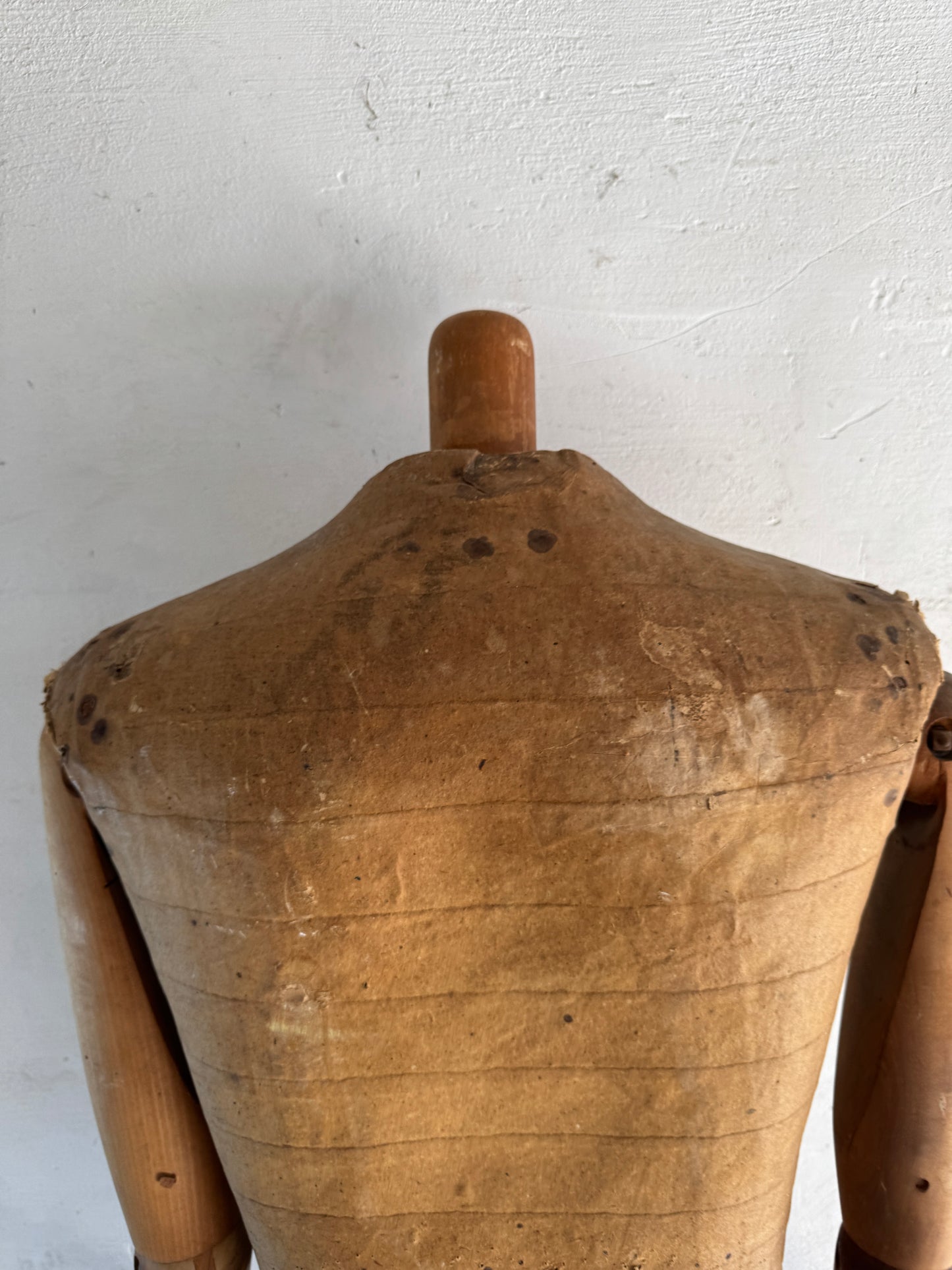 Antique dress form in wood and papier-mâché – Moch Tigurem Köln