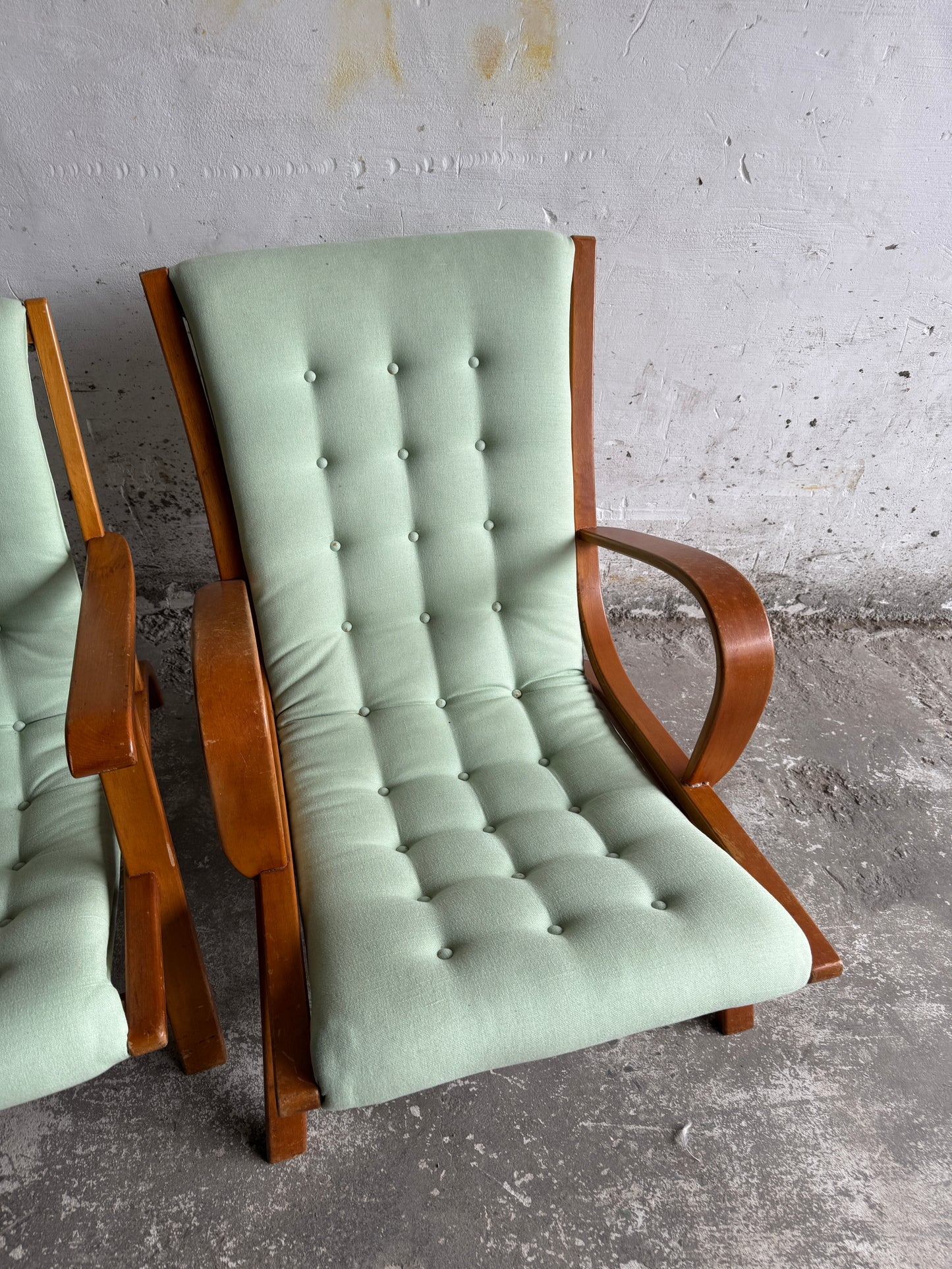 Set van 2 vintage loungestoelen met mintgroene kussens