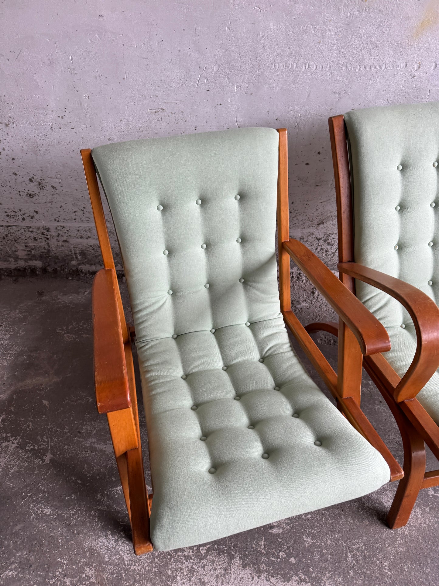 Set van 2 vintage loungestoelen met mintgroene kussens