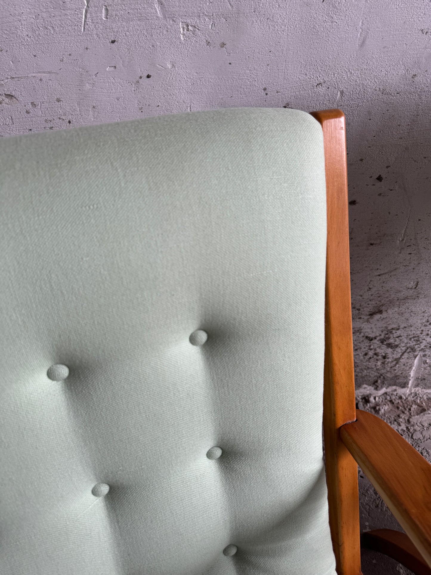 Set van 2 vintage loungestoelen met mintgroene kussens