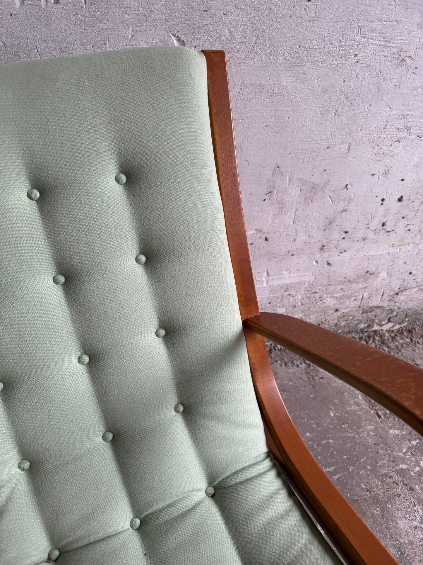 Set van 2 vintage loungestoelen met mintgroene kussens