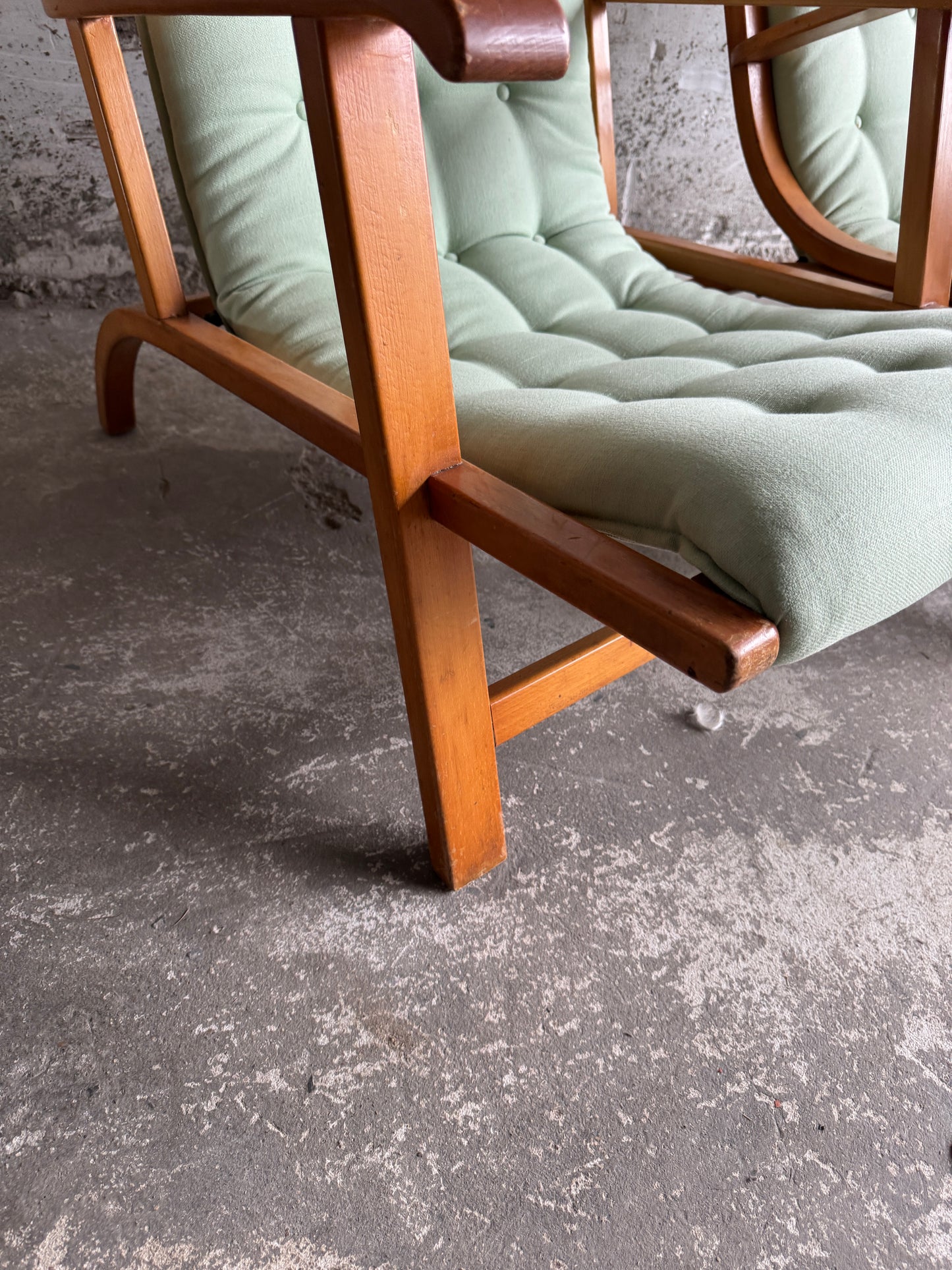 Set van 2 vintage loungestoelen met mintgroene kussens