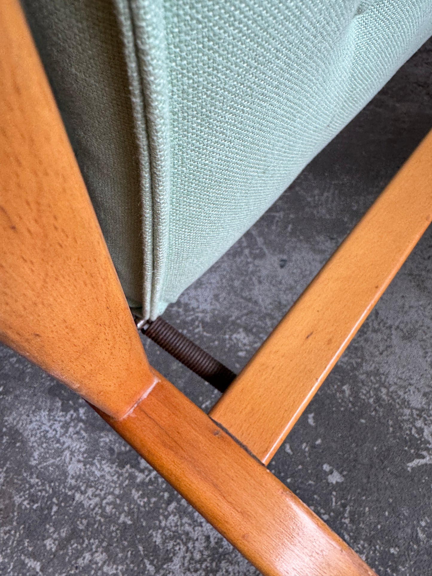 Set van 2 vintage loungestoelen met mintgroene kussens