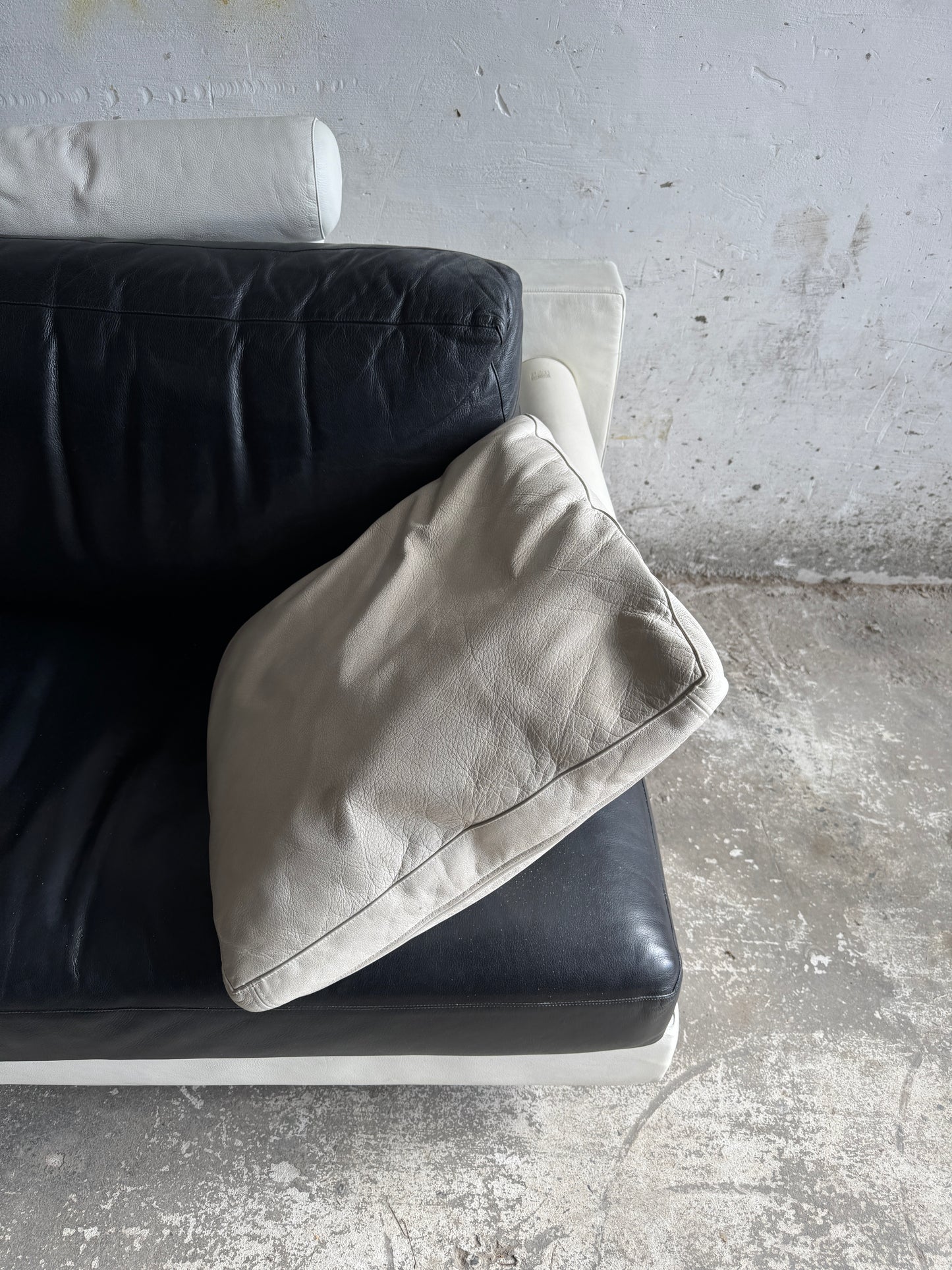 BnB Italia bank in zwart-wit leer – 2-zitsmodule