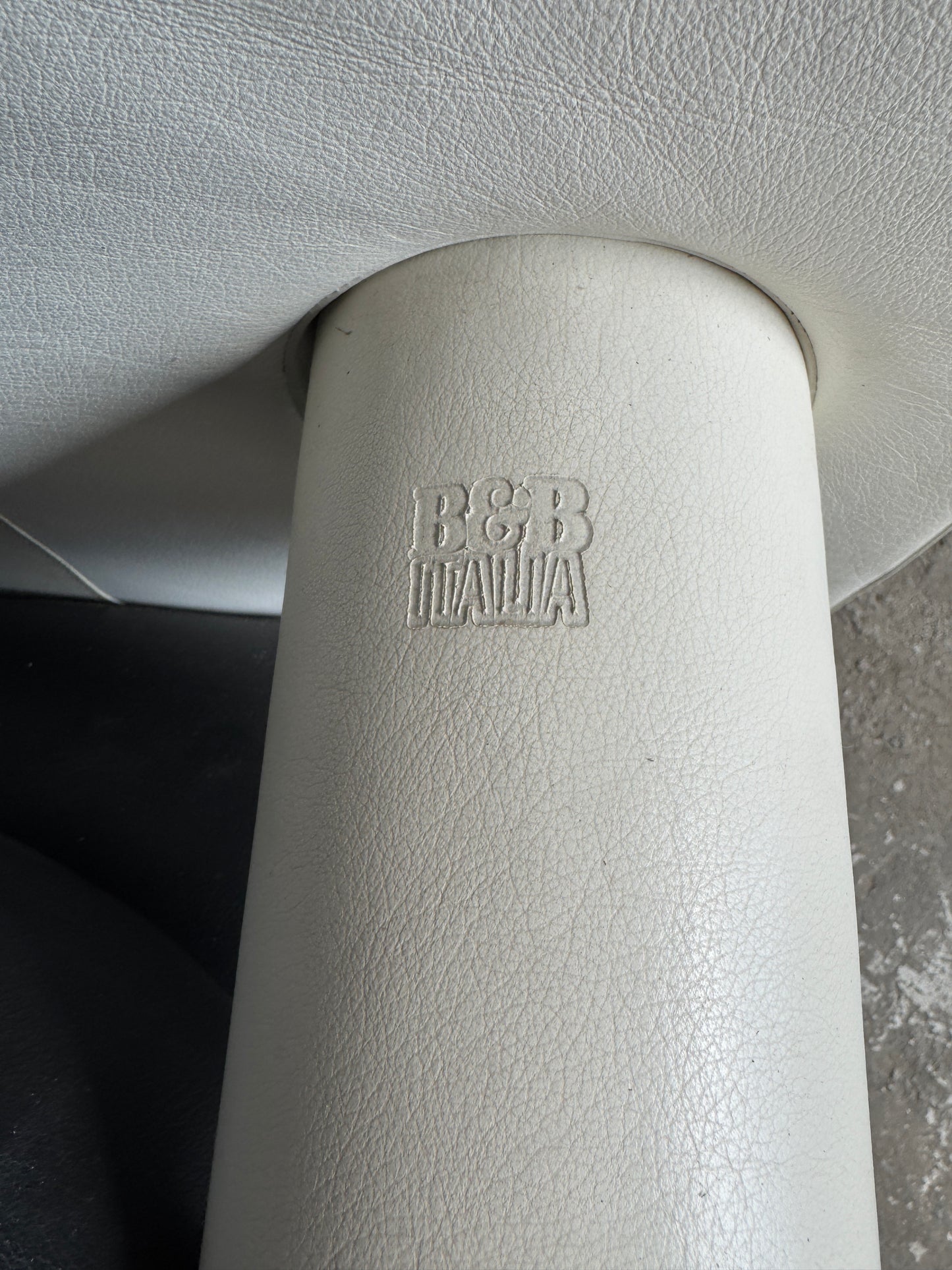 BnB Italia bank in zwart-wit leer – 2-zitsmodule