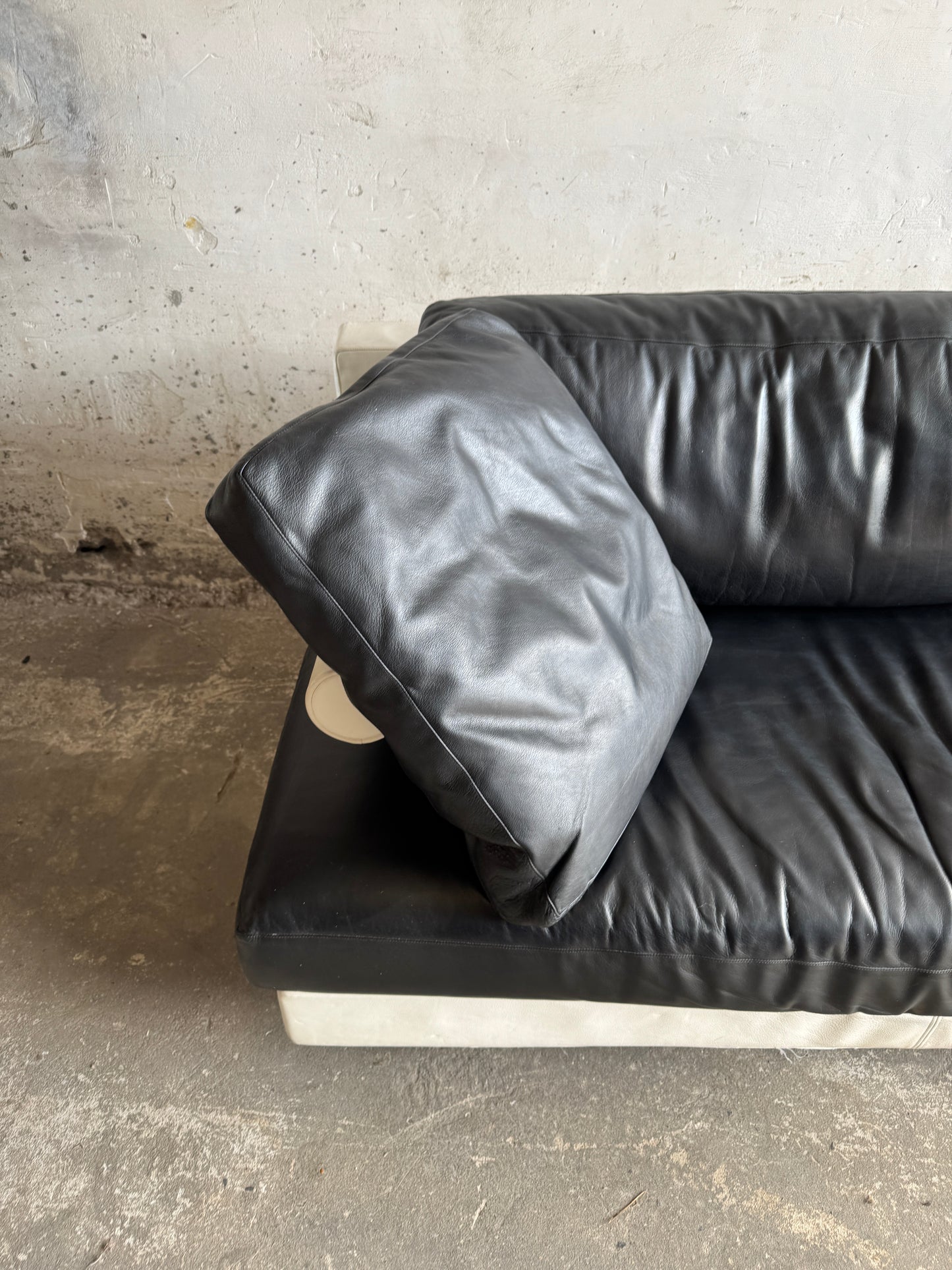 BnB Italia bank in zwart-wit leer – 2-zitsmodule