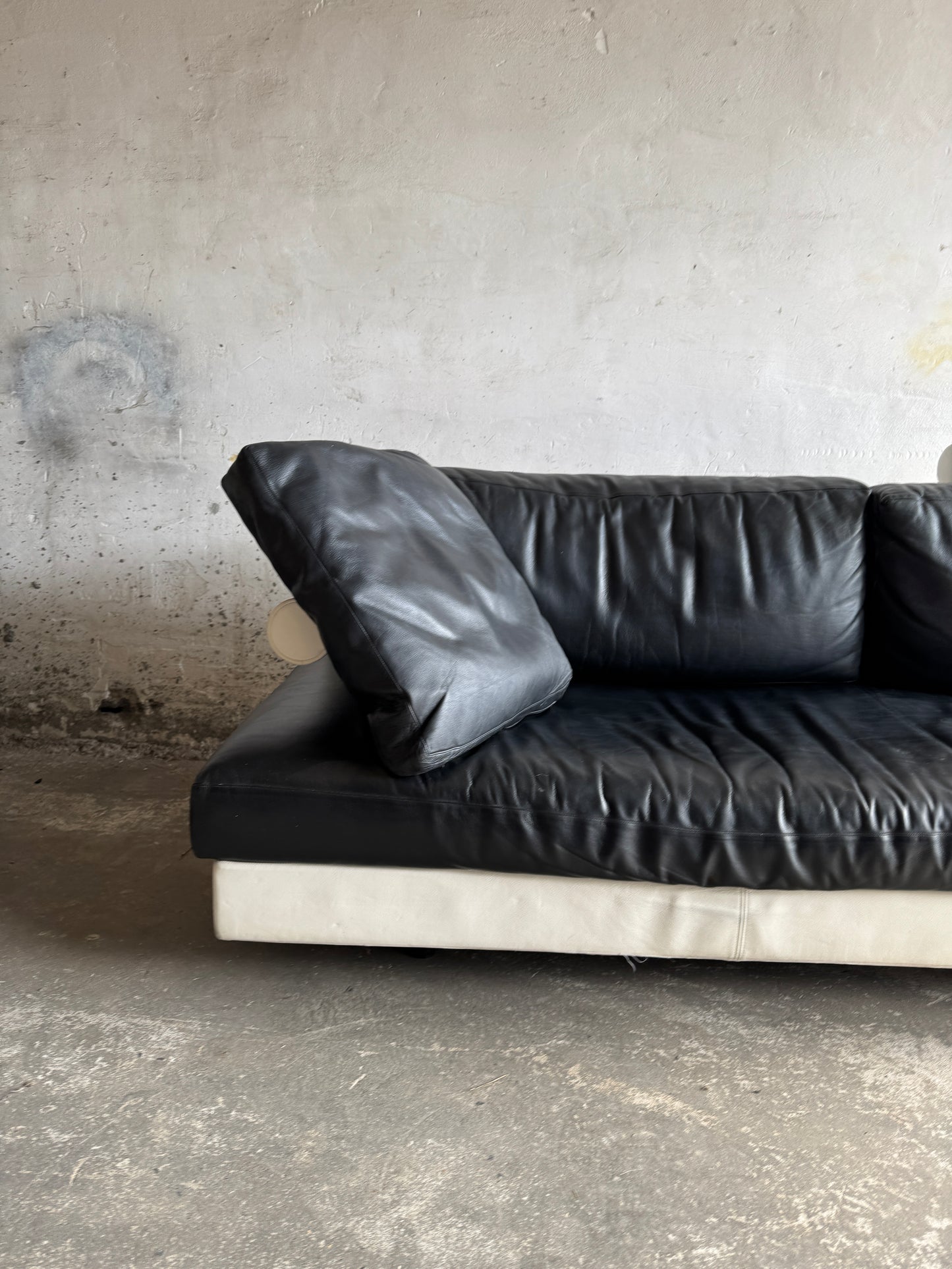 BnB Italia bank in zwart-wit leer – 2-zitsmodule