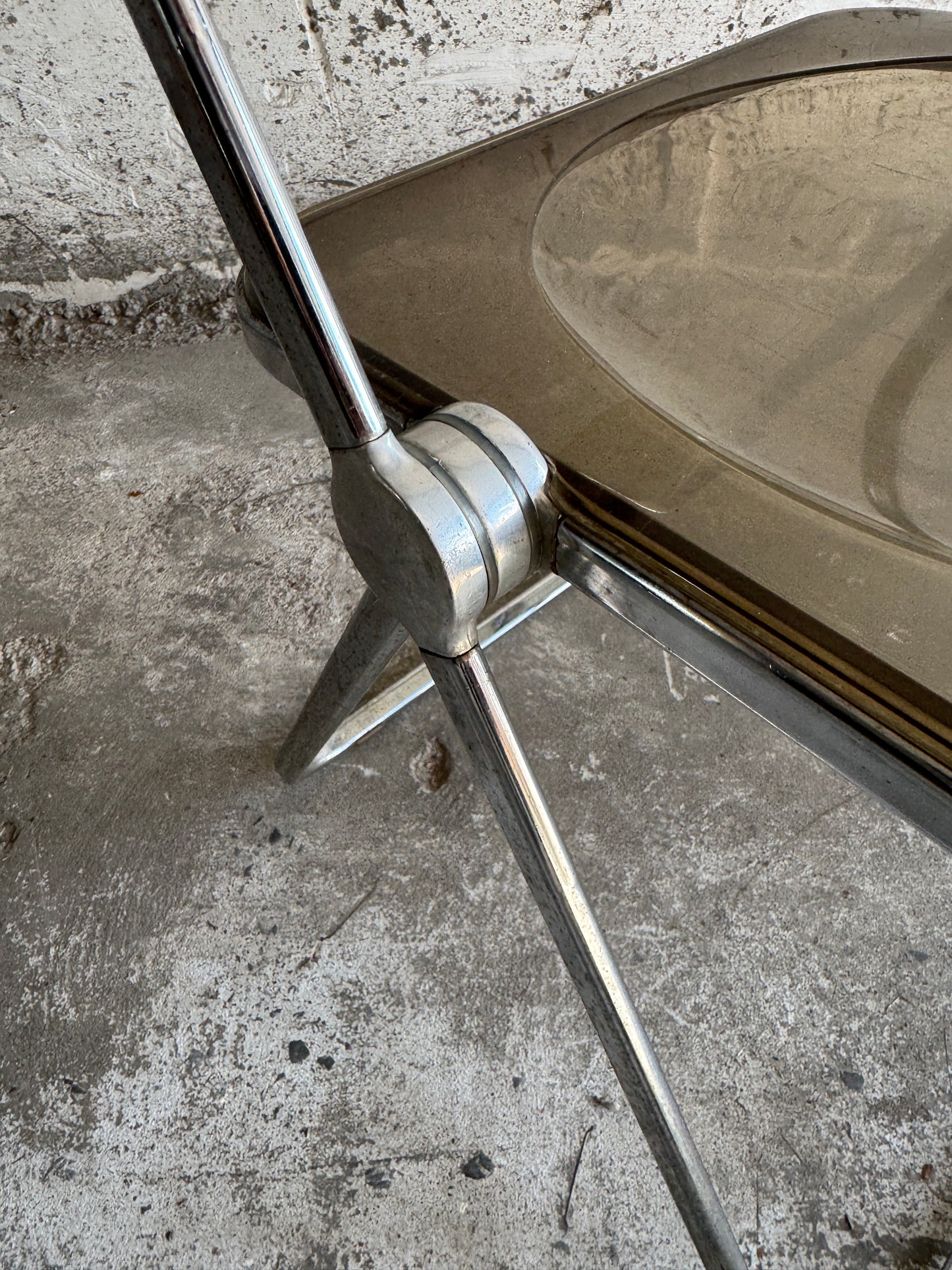 Set van twee Plia-stijl klapstoelen in smoked plexiglas