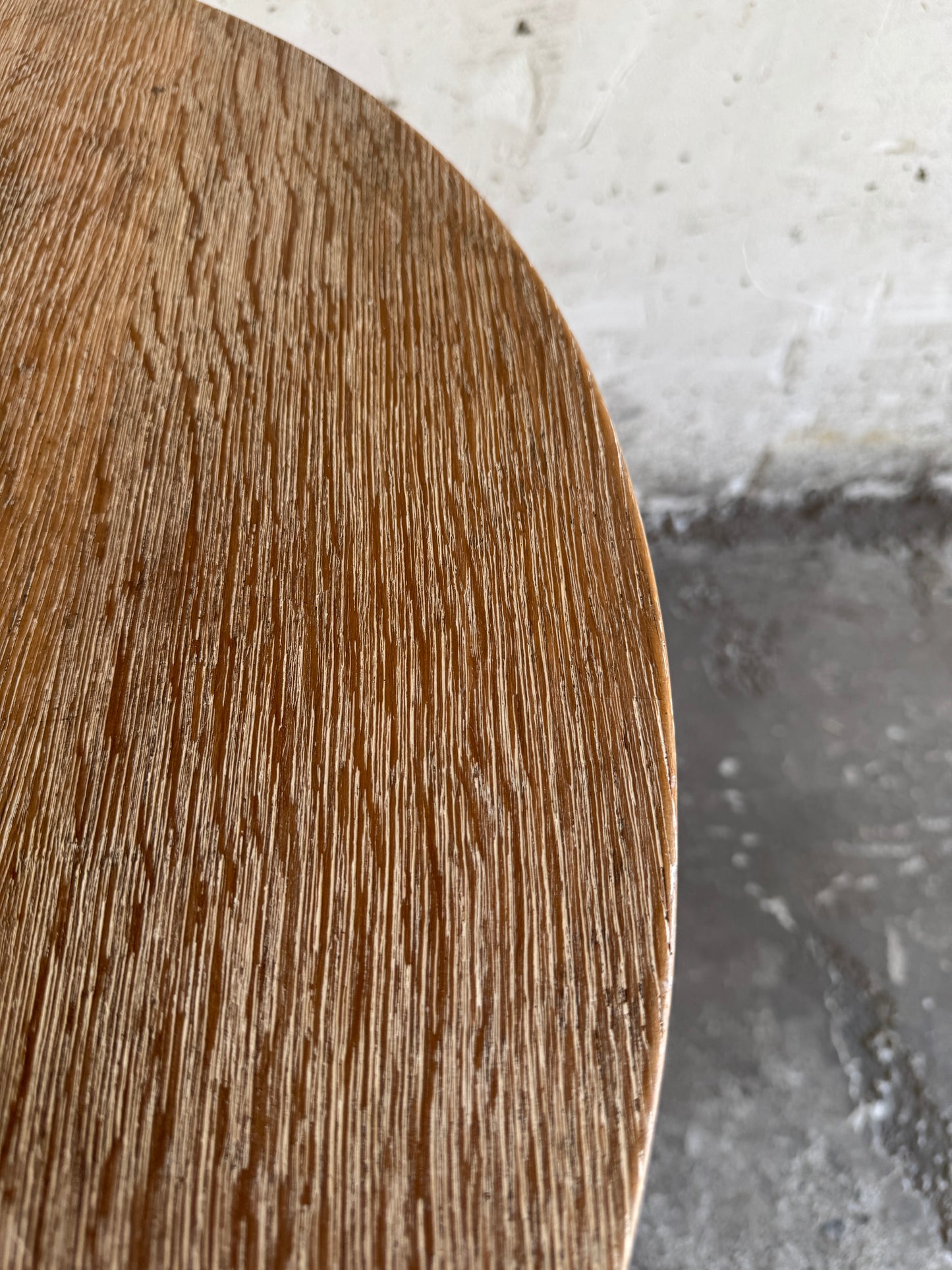 Art Deco bijzettafel in eikenhout met onderplank